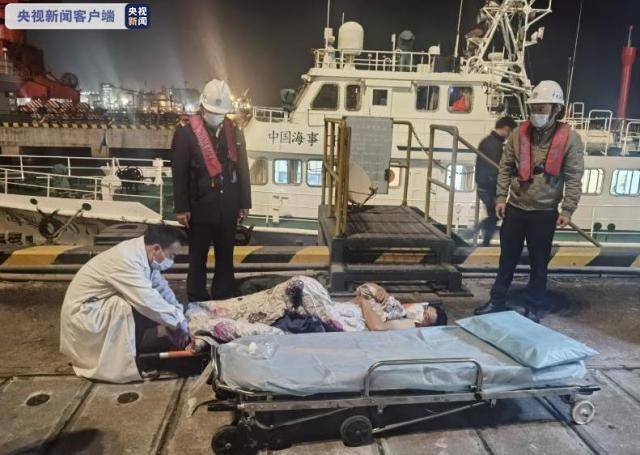 广州海事成功救助珠江口三名遇险人员