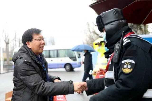 就在华东师大过年，他们也没回家！