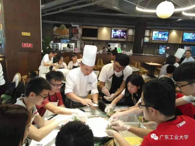 暖心！广工请留校学生吃年夜饭！