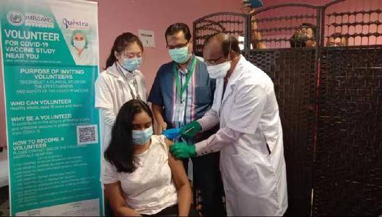 马来西亚：“全民接种疫苗计划”对象扩大至在马非公民