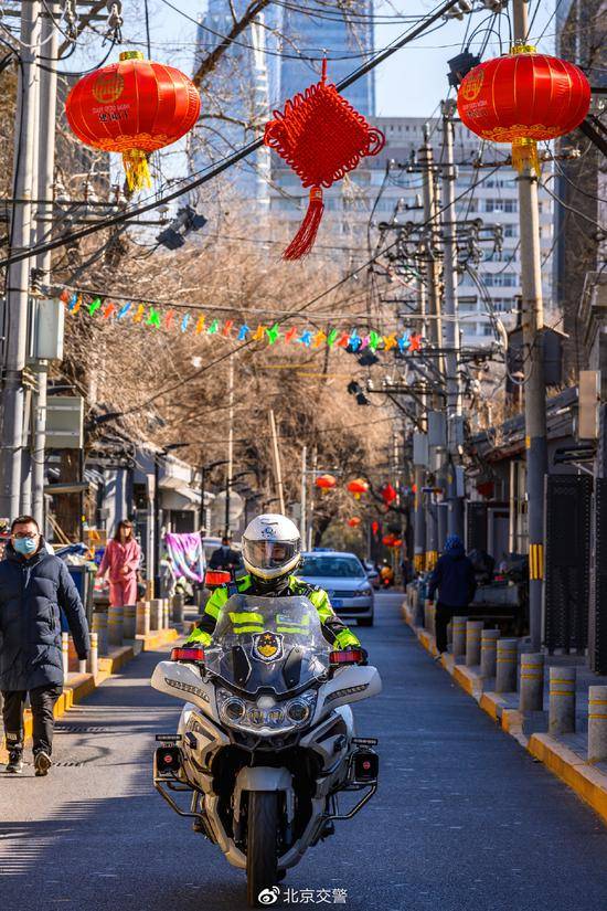 北京交管局：大年初一整体道路行驶畅通 部分景区周边车流集中