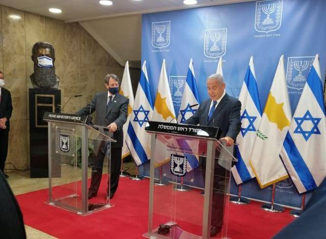 当地时间2月14日，塞浦路斯总统阿纳斯塔夏季斯与以色列总理内塔尼亚胡会面图源：阿纳斯塔夏季斯推特