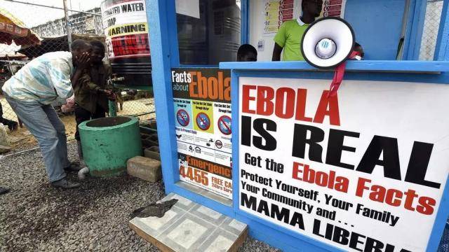 △利比里亚首都蒙罗维亚街头的埃博拉防疫宣传画。图片来源：法新社资料图