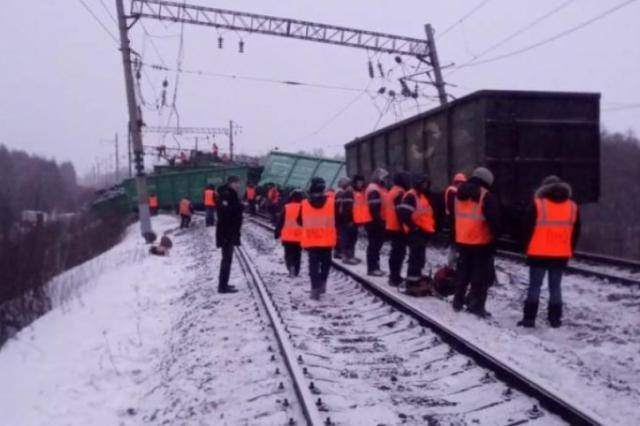 俄罗斯远东地区阿穆尔州一列火车脱轨