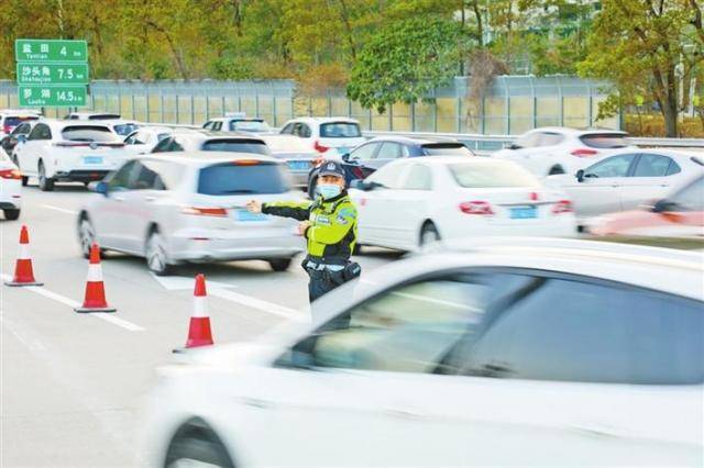 今年春节交通压力大 交警多措并举保障出行