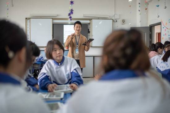 库克对话中国大学生：苹果与CDRF一道，促进贫困地区教育数字化