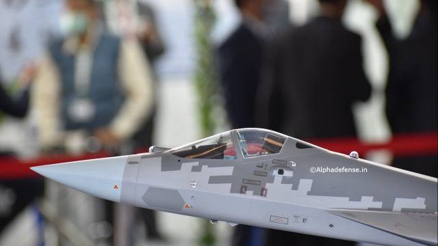 在IDEX-2021上展示的苏-57E模型图源：社交媒体