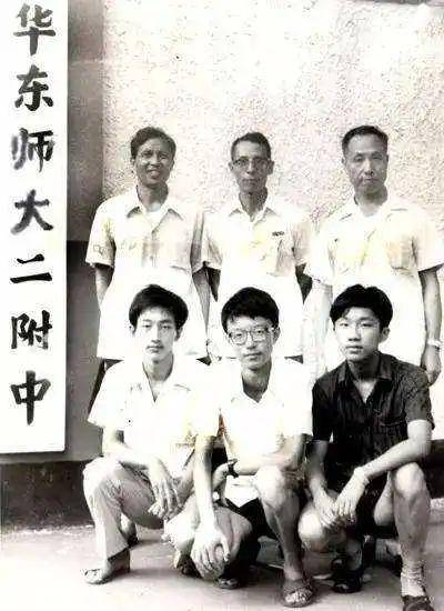 1984年的上海市理科、文科和外语三科状元：谈峥、李荧、陈宗健图源：华东师范大学第二附属中学