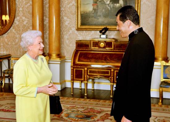 ·2010年5月26日，刘晓明大使向英国女王伊丽莎白二世递交国书。