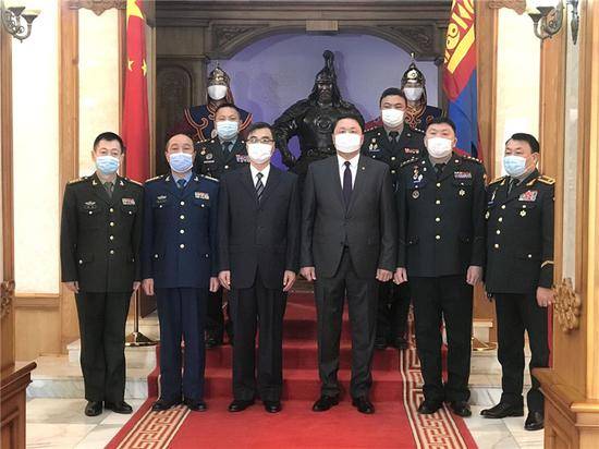  2月23日，中国军队援助蒙古国军队新冠肺炎疫苗交付仪式在蒙古国防部举行。（达日玛巴斯尔拍摄）