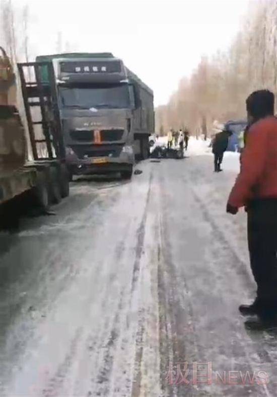 黑龙江一大客车冲下路基造成1死8伤，当地官方称事故系雪天路滑所致
