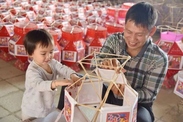 许多东莞男生都被“点”过！这门百年手艺，历经数代依然受到热捧