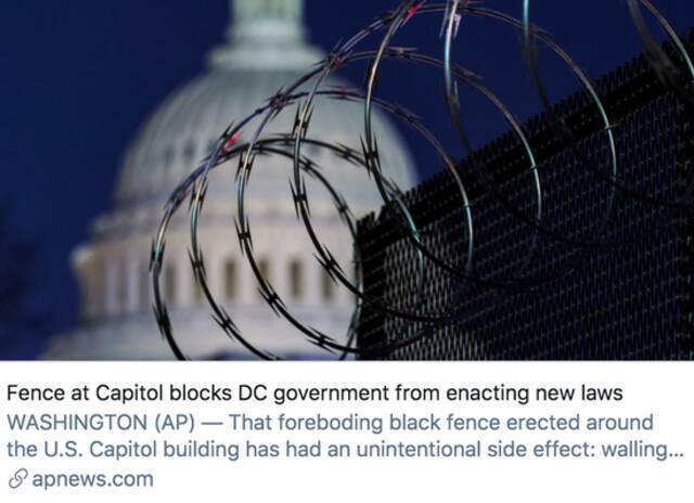 国会大厦的围栏阻碍特区政府颁布新法律。/美联社报道截图