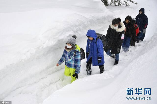 当地时间3月2日，日本北海道，当地遭遇强暴风雪天气。（图片来源：东方IC）