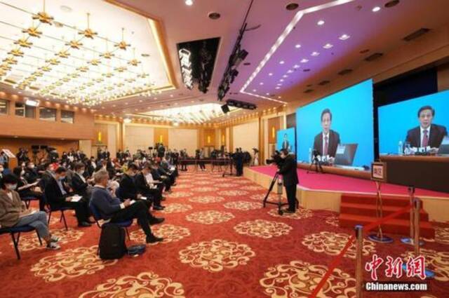 3月4日晚，十三届全国人大四次会议新闻发布会在北京人民大会堂新闻发布厅举行，图为分会场。中新社记者蒋启明摄