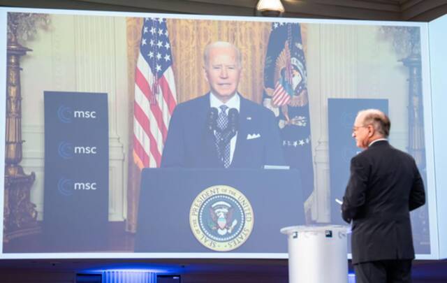  2月19日，美国总统拜登通过视频出席慕尼黑安全会议线上特别会议。新华社发