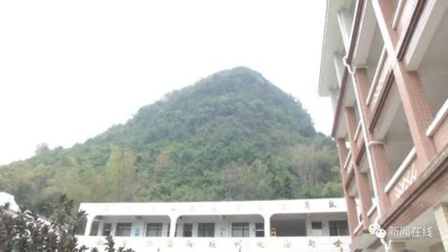 惊险！巨大山岩崩塌击中教学楼，广西这群师生50秒冲出撤离