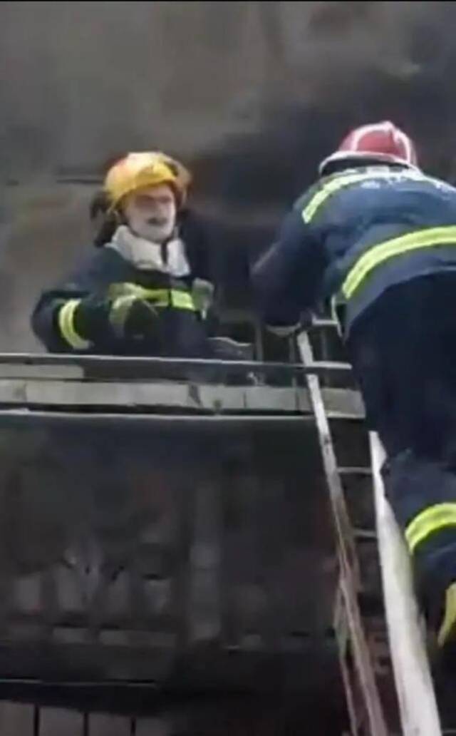 消防员敷着面膜救火？当事人回应：误会了，好委屈…