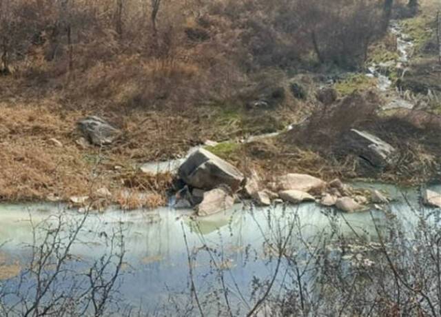 陕西宜川一橡胶手套厂涉嫌直排污水于河道，相关部门立案查处