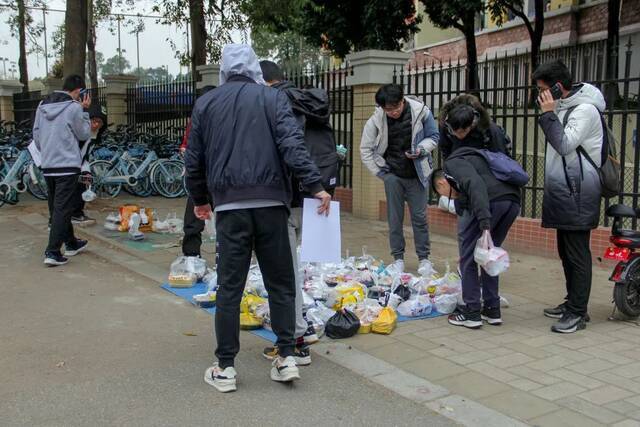 滑动查看更多外卖点图片