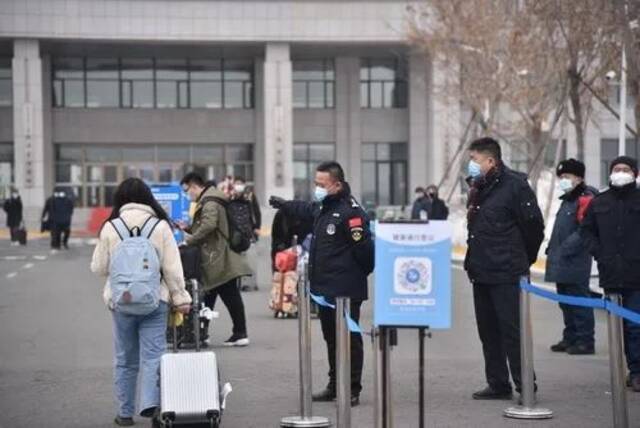 归期至，平安回！我校迎来春季学期首批学生返校