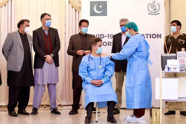 巴基斯坦医护人员接种中国新冠疫苗