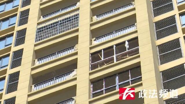 安全警钟！3岁男童跟随奶奶去20楼邻居家看装修，进屋直奔阳台悲剧发生了…