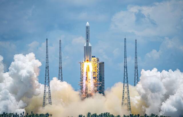 2020年7月23日12时41分，我国在海南岛东北海岸中国文昌航天发射场，用长征五号遥四运载火箭将我国首次火星探测任务“天问一号”探测器发射升空。