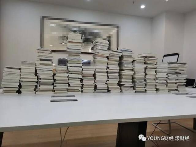 YOUNG财经在拼多多上采购并拿到148个出版社、共计574本书（未完全展示）