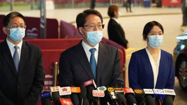张晓明在港听取意见座谈会后见记者：香港一定会重回正轨