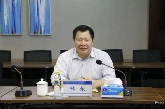 受到处分后仍任原职，这名厅官终于被“双开”