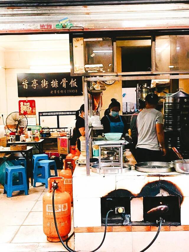 火了31年的旨亭街排骨饭，店里每天人头涌涌，深圳人都慕名来吃！