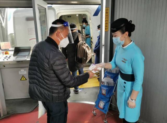 中国政府捐赠15万剂新冠疫苗运抵吉尔吉斯斯坦