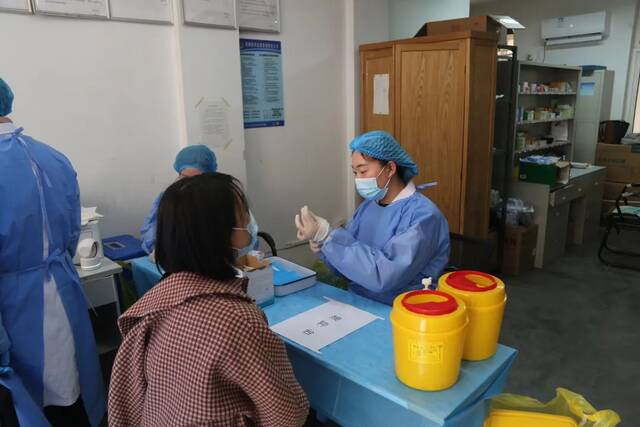 接种前线定心针！马连湘书记带你体验在青科接种新冠疫苗是什么感觉！