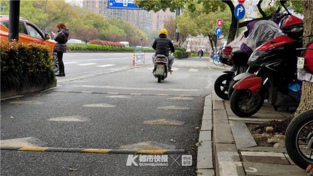 杭州有一段路，350米长的非机动车道，11条减速带！