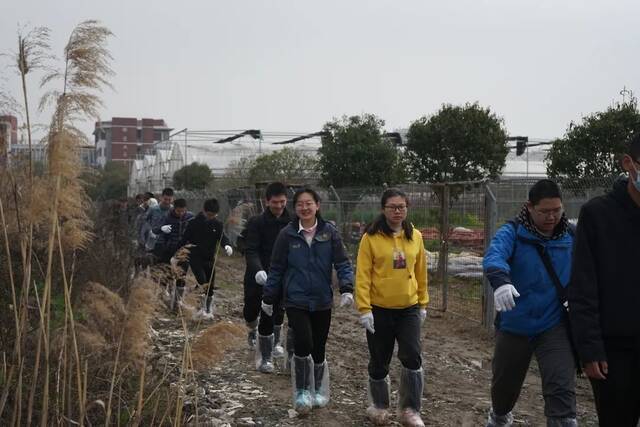 这是什么新操作？交大把课上到田间地头，一起去看看吧！