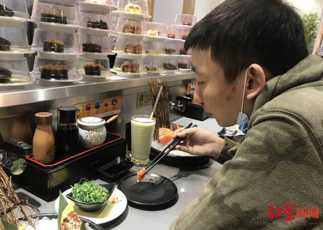 ↑最后的日子里，姚策最遗憾的就是很多食物再也吃不上了