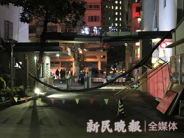 天降横祸！上海一高层小区大楼外立面脱落，砸中路过居民