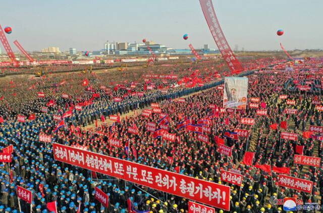 朝鲜平壤市1万套住宅建设工程奠基典礼举行