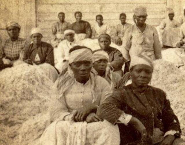 美国南方棉花种植园的奴工，约1860年，美国国会图书馆收藏