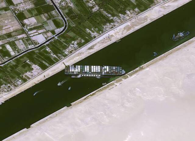 苏伊士运河停航：救援或需几周，堵塞船只增至238艘