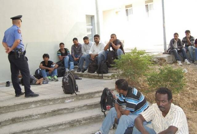 阿尔巴尼亚警方逮捕三名转运非法移民的蛇头
