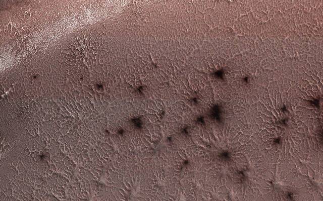 都柏林三一学院研究人员揭开“火星蜘蛛地形(spiders from Mars)”神秘面纱