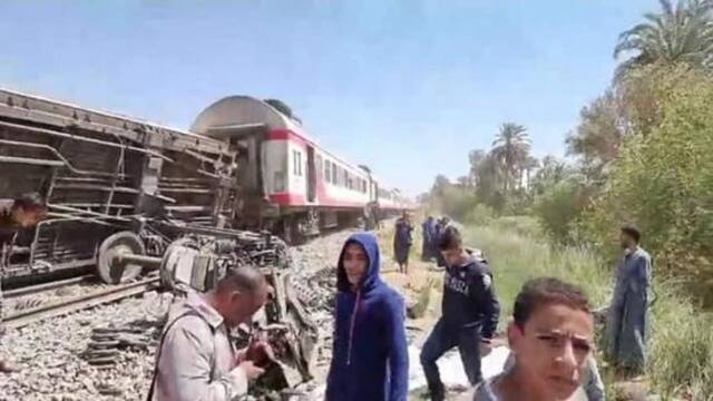 埃及两列火车相撞已致36死77伤，或人为破坏所致