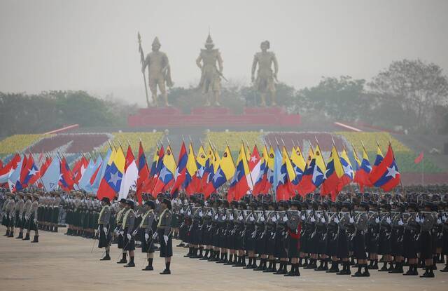 缅甸举行建军节阅兵庆典仪式，敏昂莱再承诺将大选移交政权