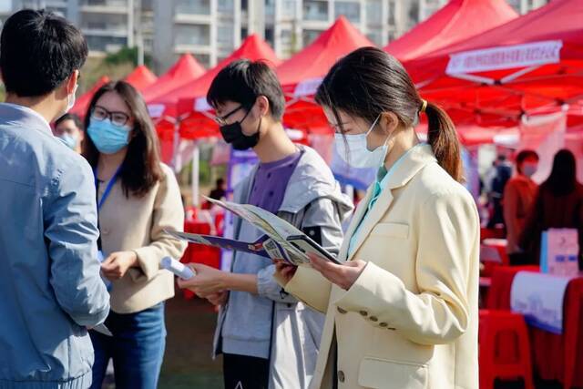 多图预警！直击武科大春季双选会现场