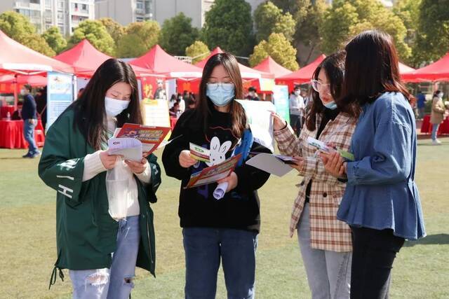 多图预警！直击武科大春季双选会现场