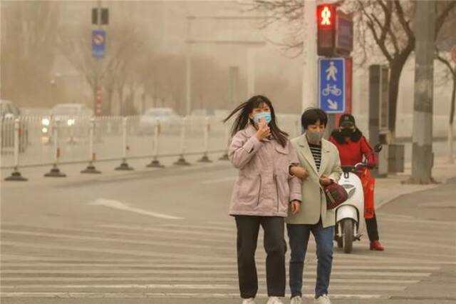 沙尘暴卷土重来！最小能见度635米！接下来，还有风、雨、霜冻……