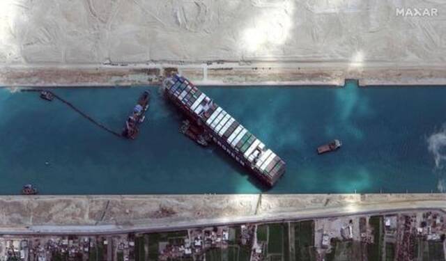 苏伊士运河搁浅货轮卫星图