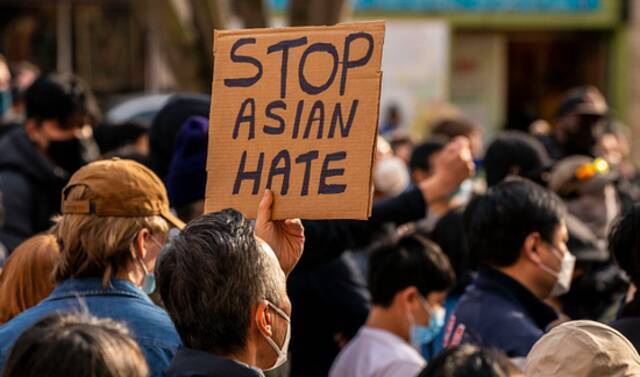 美国华盛顿州数百人举行游行，抗议美国发生多起针对亚裔仇恨的暴力事件。（资料图）